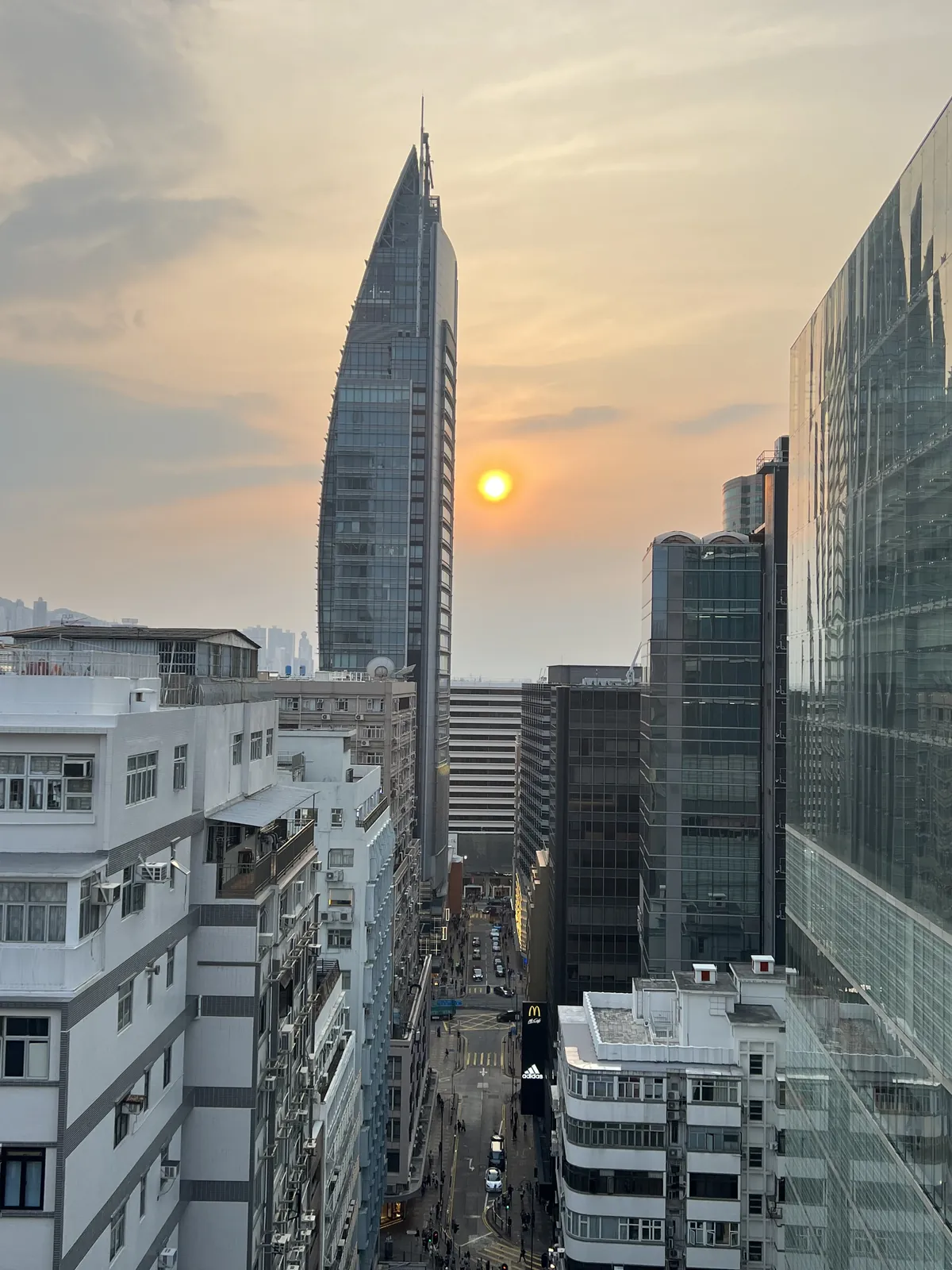 主視覺:香港退休家庭/海港晨光(暖色調)